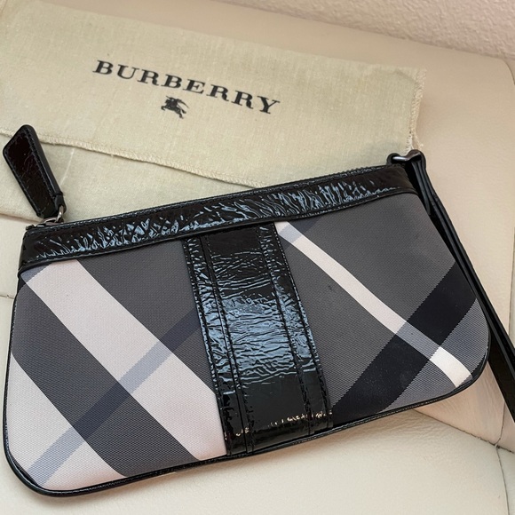 Burberry Handbags - Authentic Burberry Wristlet